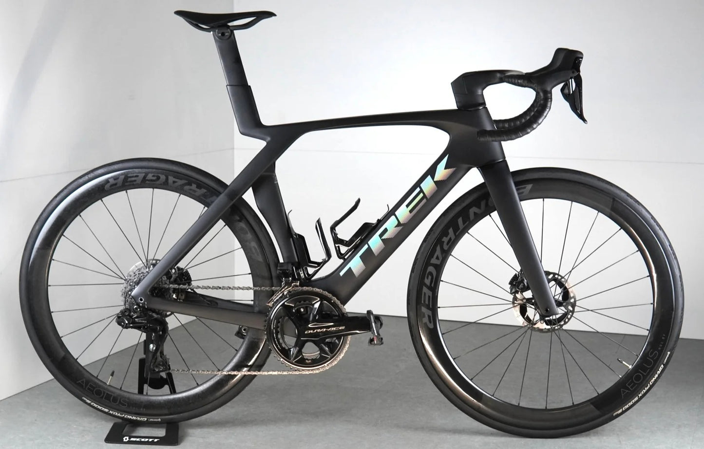 Trek Madone Slr 9 Gen 7 2024 usata — vista laterale