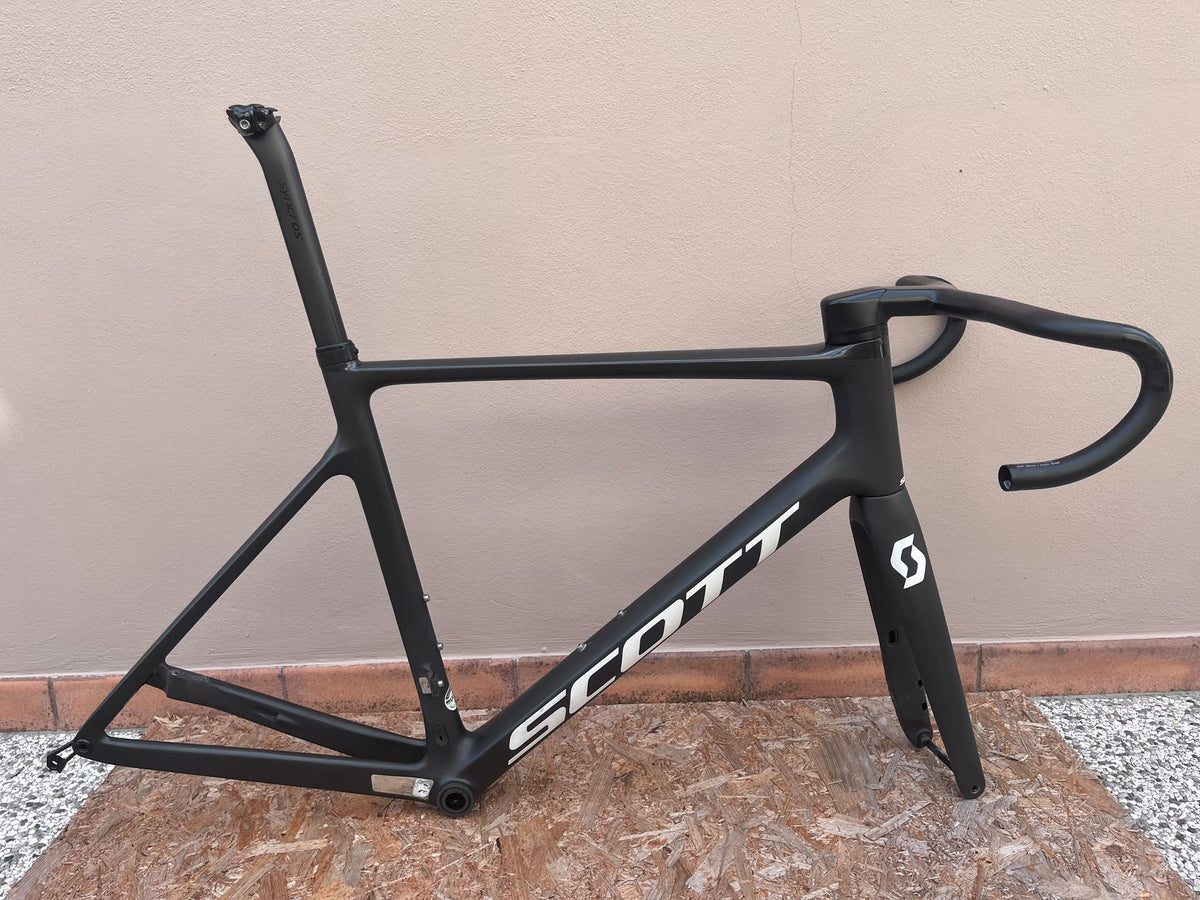Scott Addict Rc 2023 usata — vista laterale