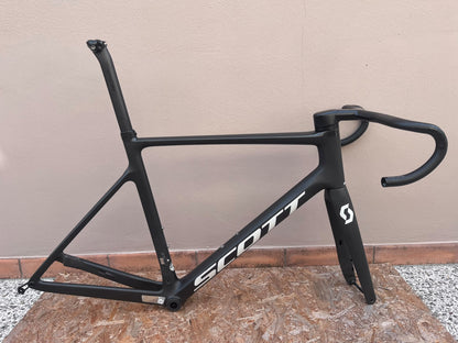 Scott Addict Rc 2023 usata — vista laterale