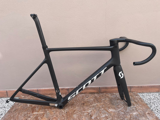 Scott Addict Rc 2023 usata — vista laterale