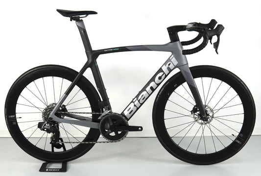 Bianchi Oltre Xr4 2023 usata — vista laterale