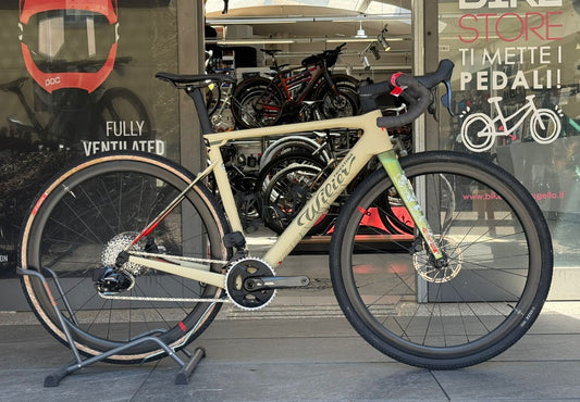 Wilier Triestina Rave Slr 2024 usata — vista laterale