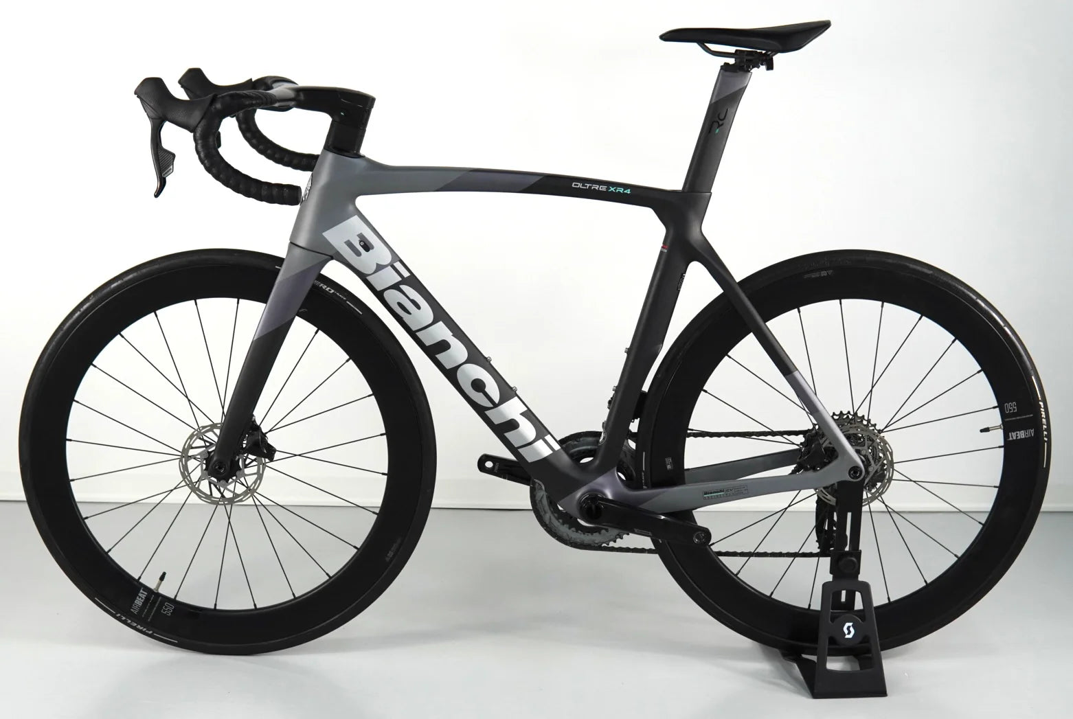 Bianchi Oltre Xr4 — gruppo SRAM Rival eTap AXS, taglia 57