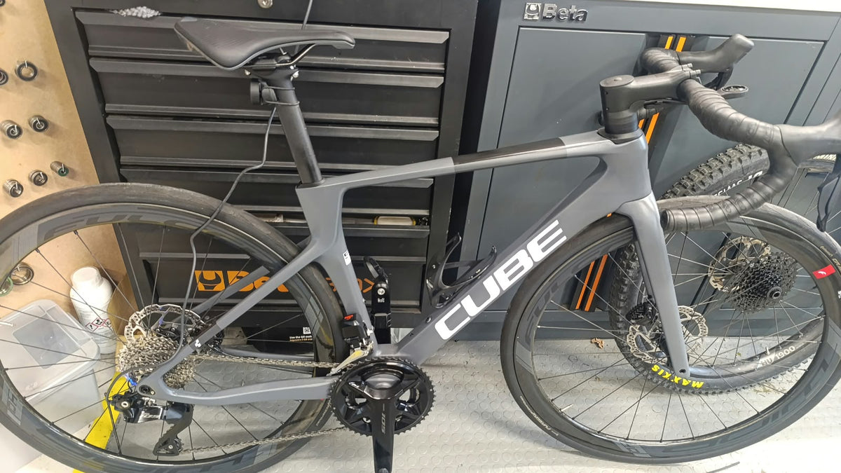 Cube Agree C:62 — gruppo Shimano 105 Di2, taglia 52 cm