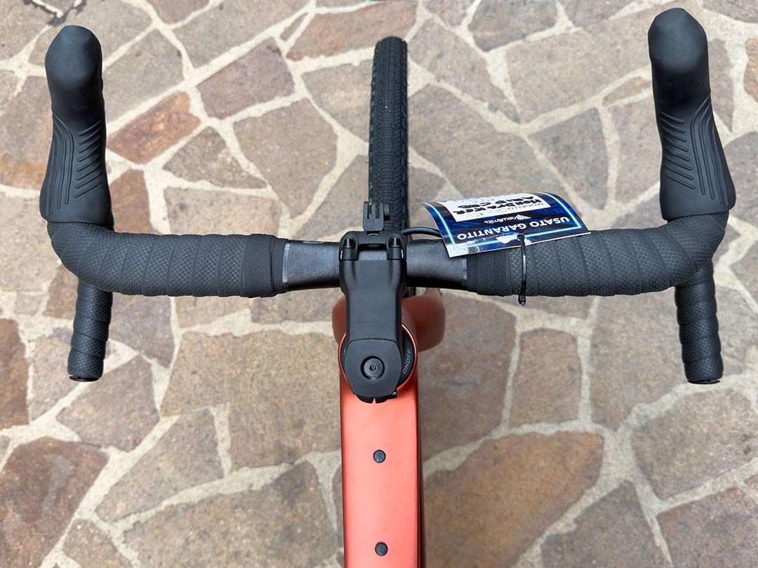 Mondraker Arid Carbon 2025 usata — dettaglio