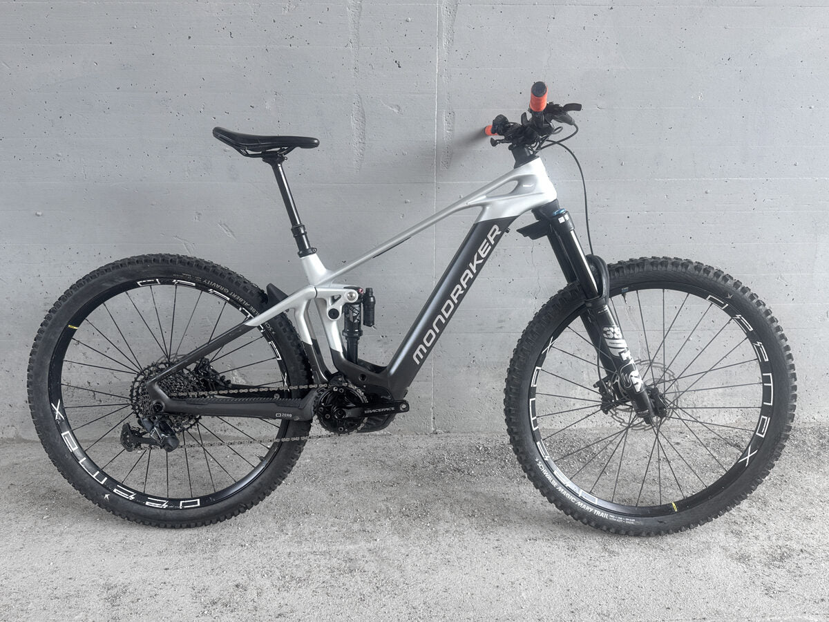 Mondraker Crafty Carbon R 2022 usata — vista laterale