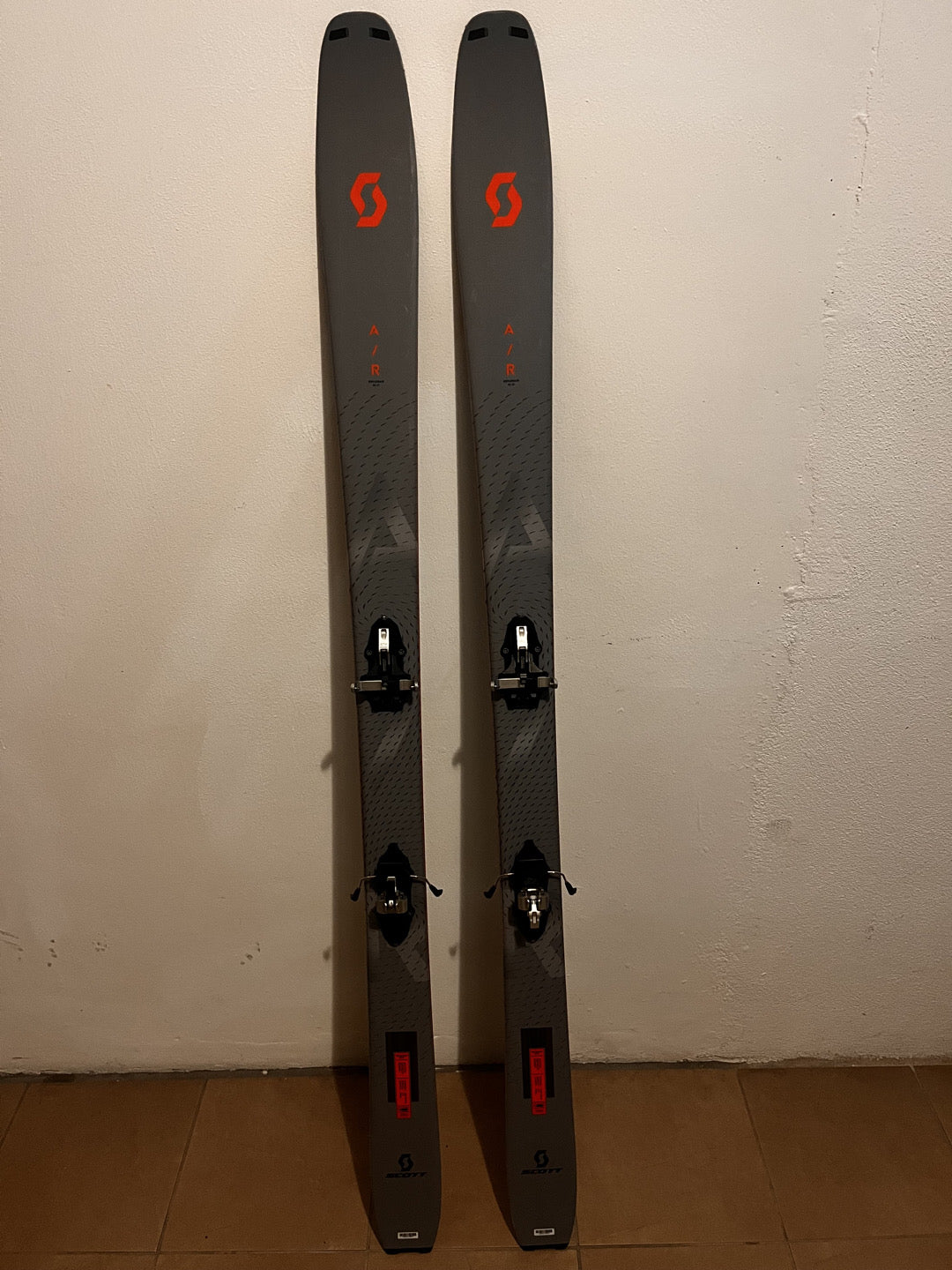 Sci scialpinismo + pelli Scott Explorair 92 LT 181 cm usati