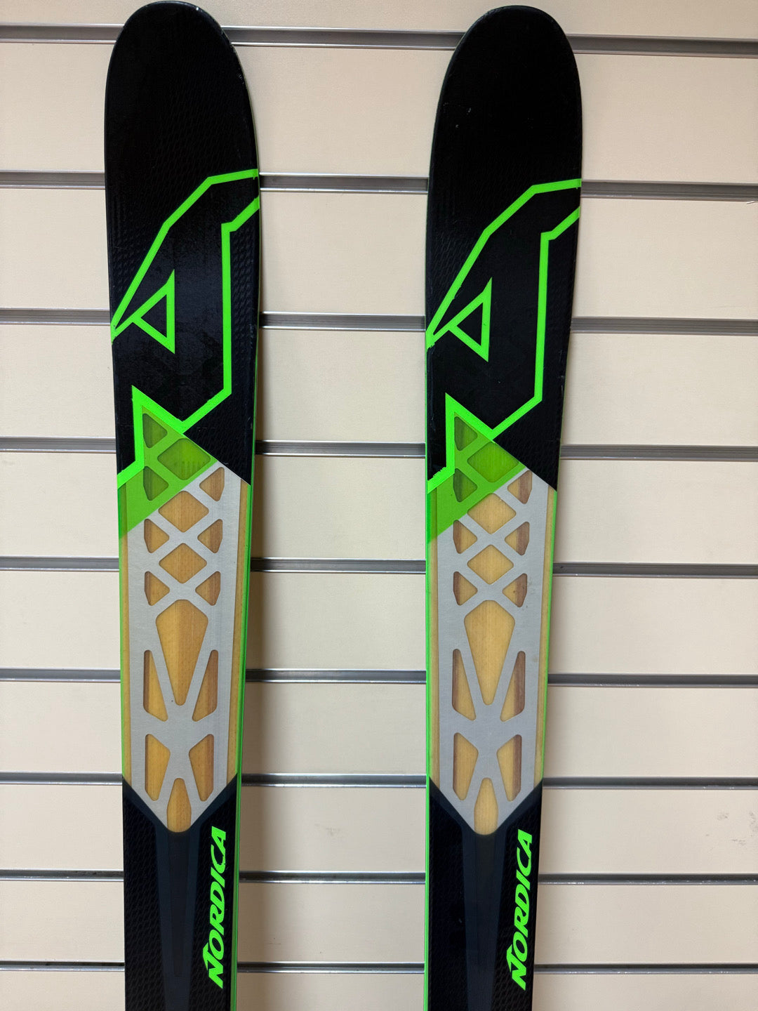 sci Nordica Nrgy 80 185cm r 21.5 usati
