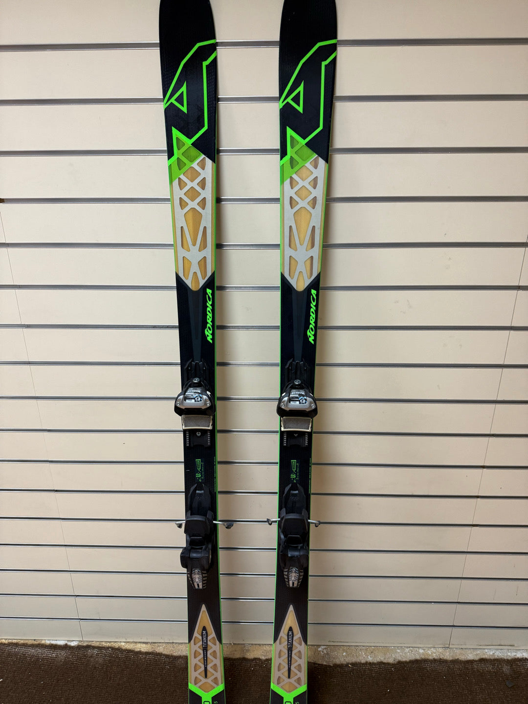 sci Nordica Nrgy 80 185cm r 21.5 usati