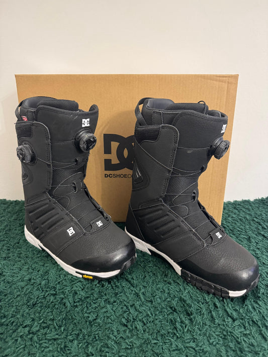 DC JUDGE 2026 - TOP DI GAMMA (TG 42.5 - 9,5 US) usato