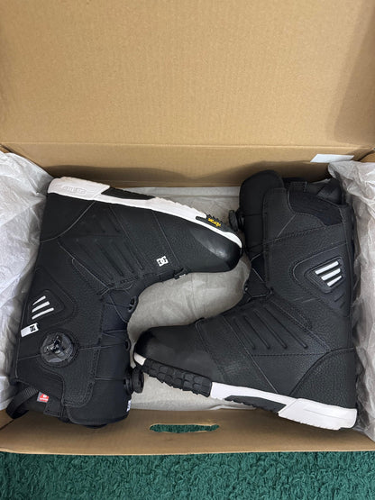 DC JUDGE 2026 - TOP DI GAMMA (TG 42.5 - 9,5 US) usato