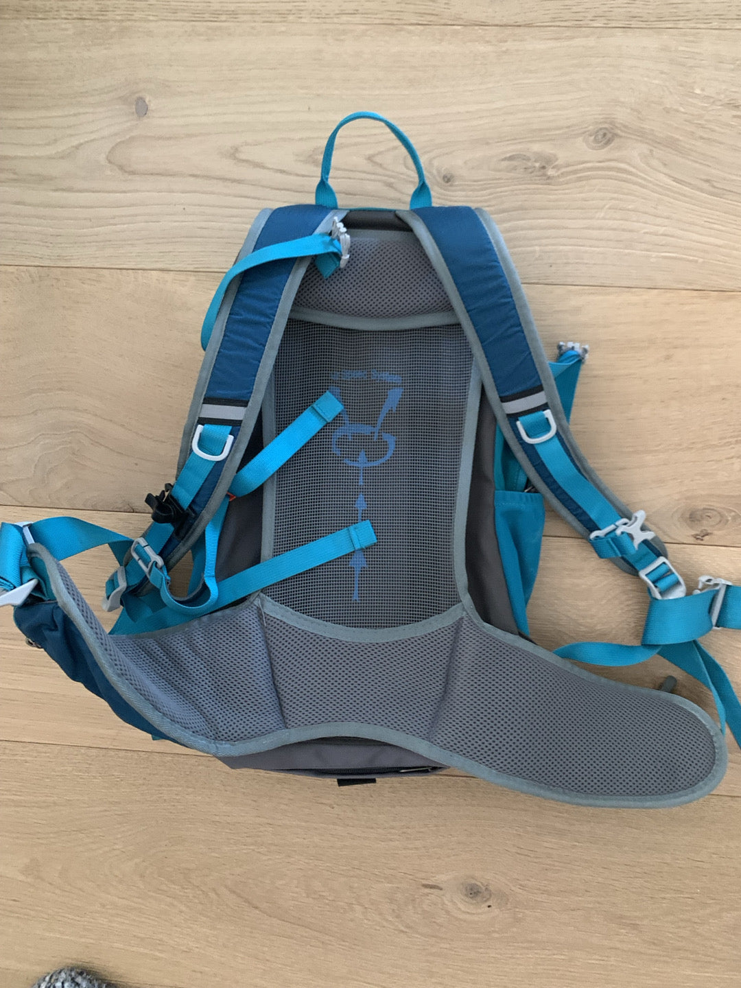 zaino Latech trekking 25 litri usato