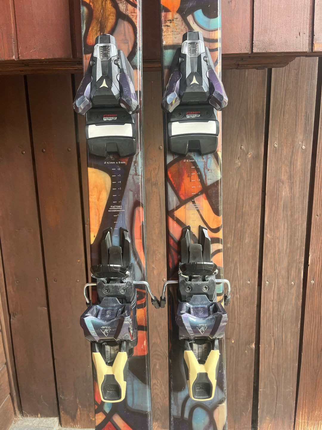 ATOMIC BENT 90 con attacchi STRIVE MN12
