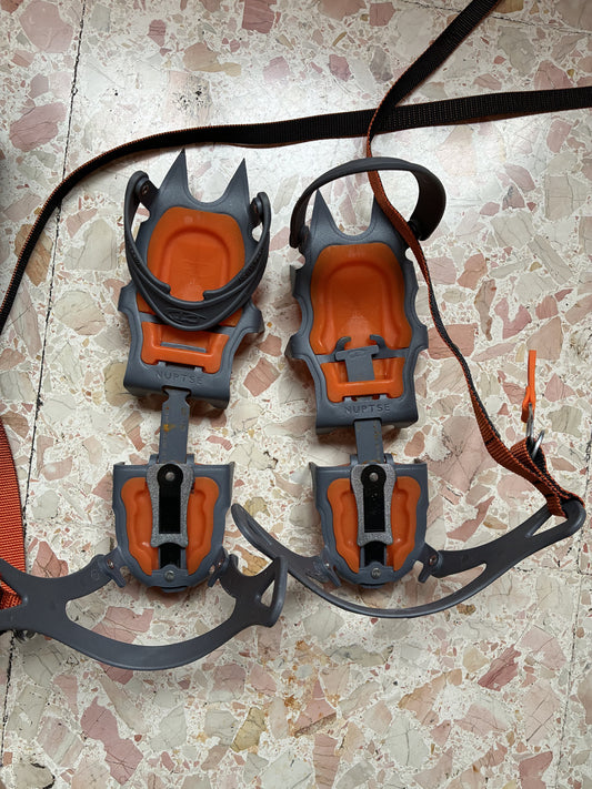 Ramponi universali 12 punte Climbing Technology usati