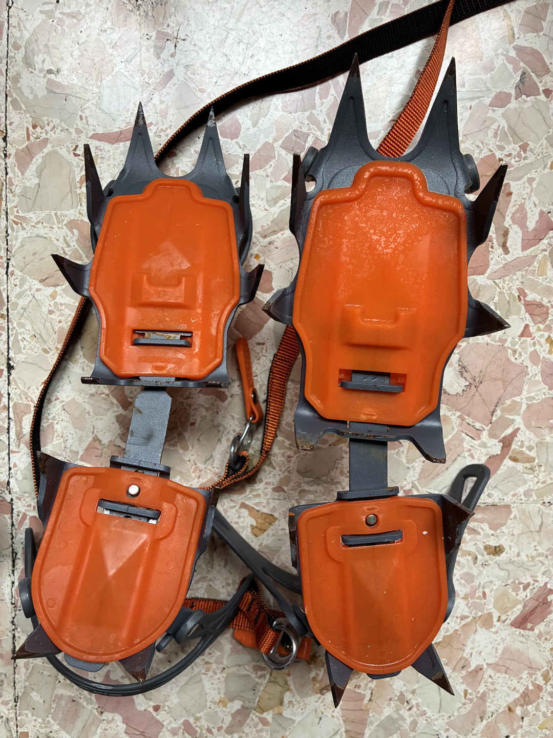 Ramponi universali 12 punte Climbing Technology usati