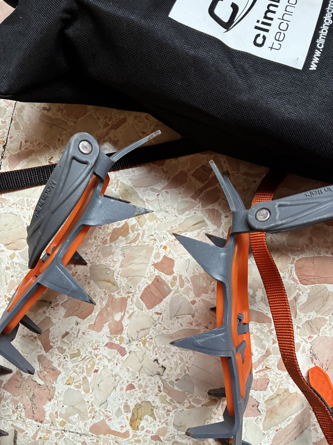 Ramponi universali 12 punte Climbing Technology usati