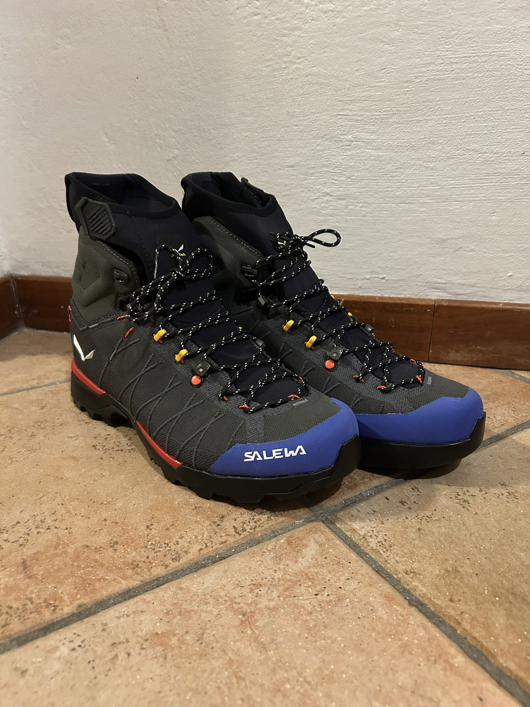 SCARPONI SALEWA ORTLES LIGHT MID PTX WOMAN tg. 38  nuovi