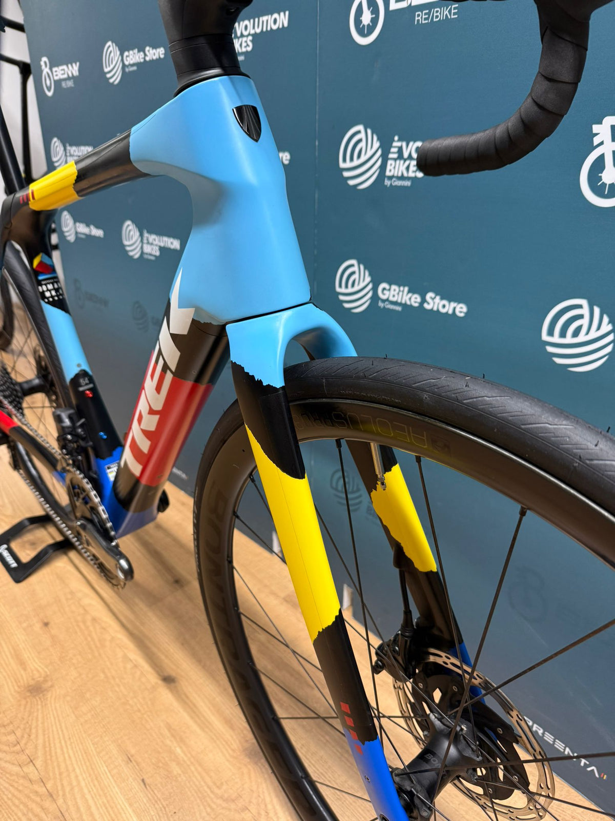 Trek Domane SLR 7 AXS Team Replica Taglia 54 - Usata