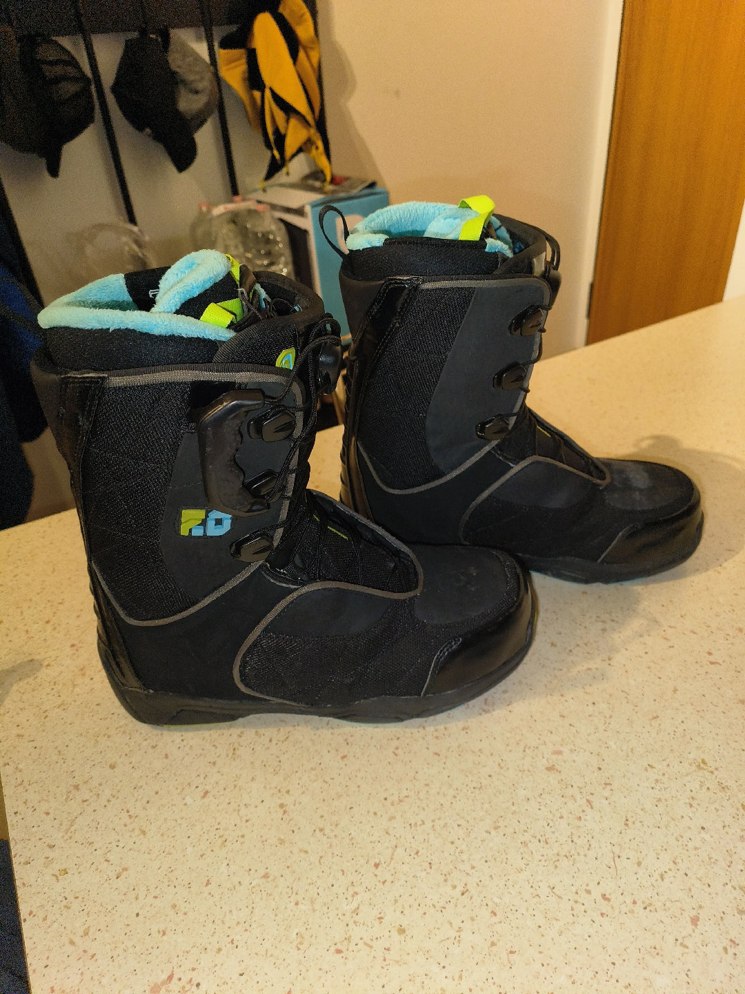 scarponi snowboard Salomon f20 tg 45 usati