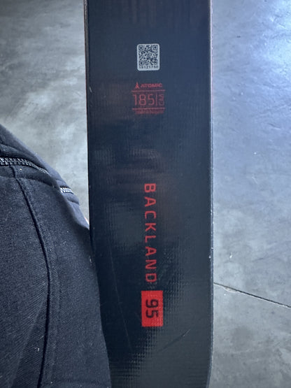 Sci da scialpinismo Atomic Backland 185 cm + attacchi Atomic e pelli