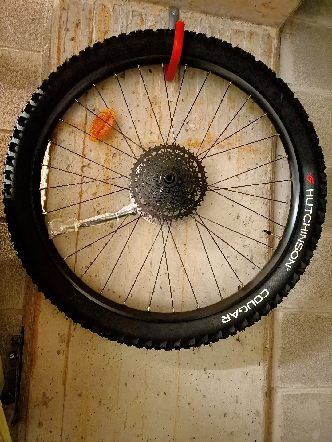2 ruote MTB complete Hutchinson 27.5 Cougar usate