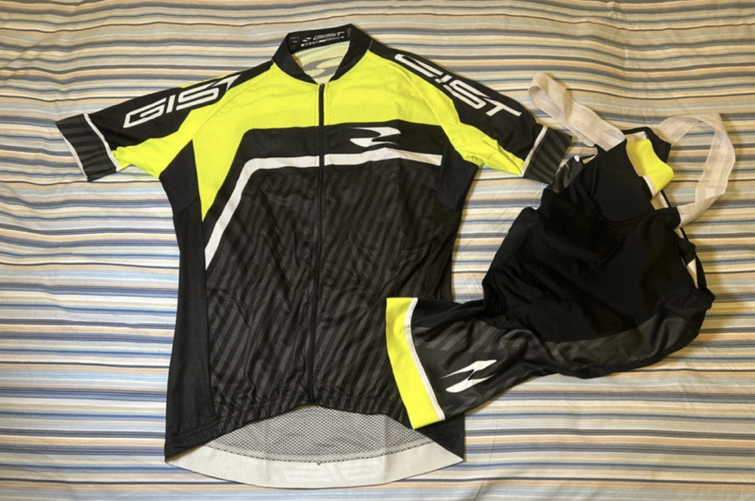 set maglia e pantaloncini Gist L