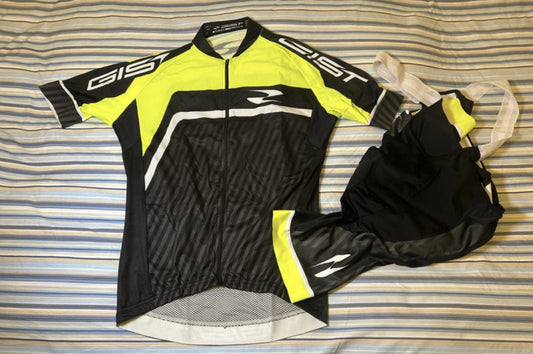 set maglia e pantaloncini Gist L