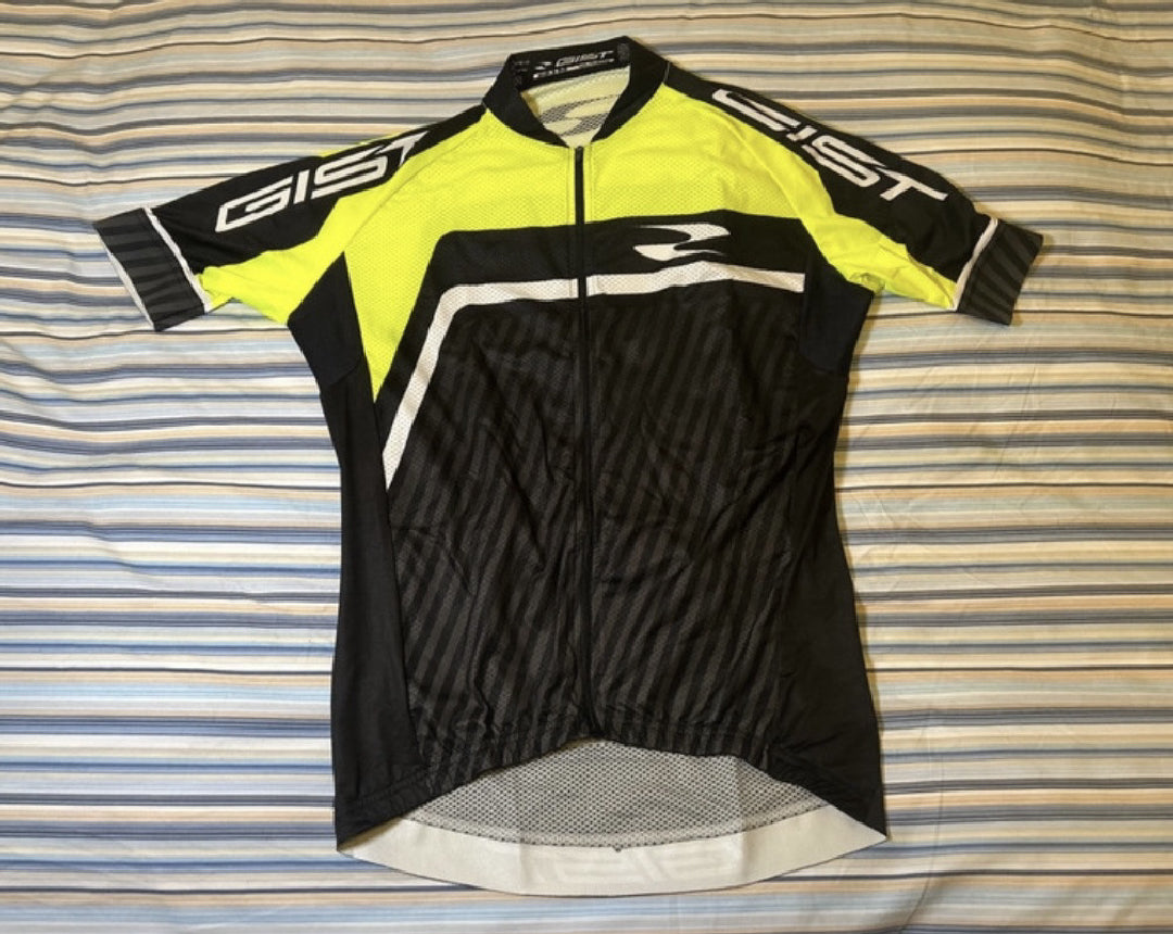 set maglia e pantaloncini Gist L