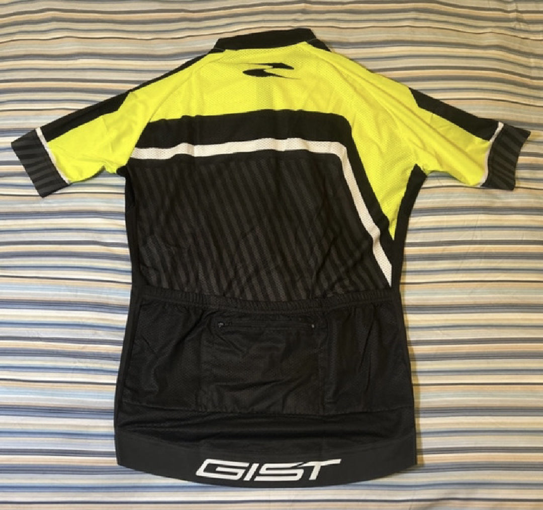 set maglia e pantaloncini Gist L