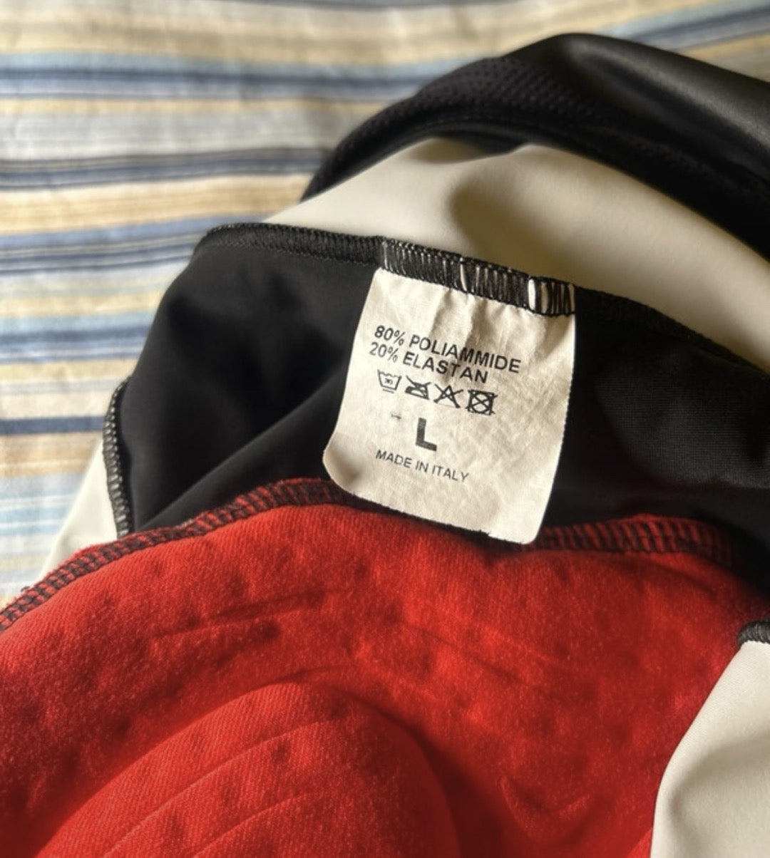 set maglia e pantaloncini Gist L