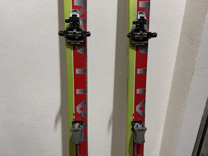 sci sci alpinismo con attacchi e pelli di foca