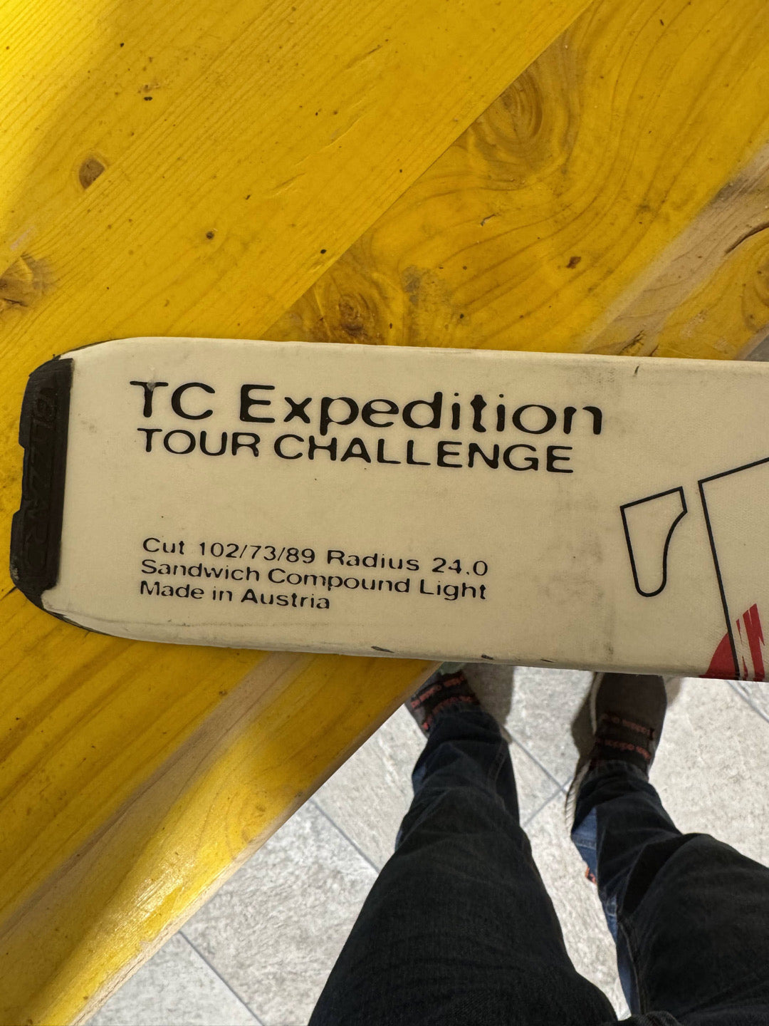 sci sci alpinismo con attacchi e pelli di foca