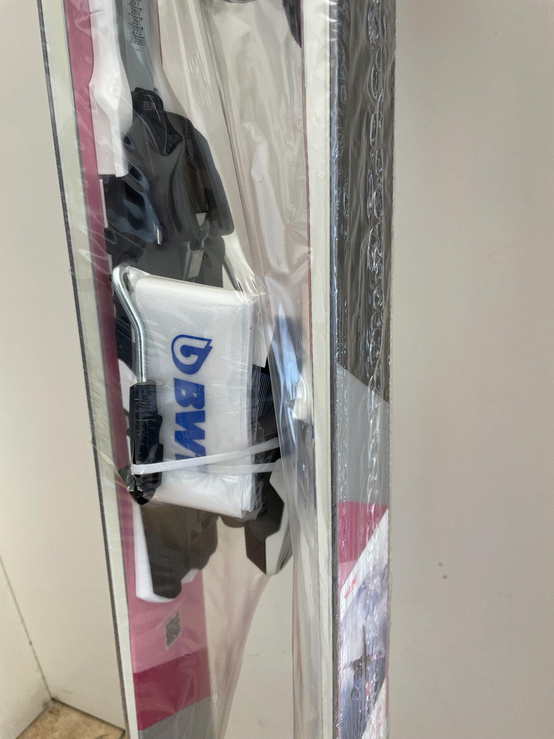 Sci BWT 175cm nuovo + bastoncini