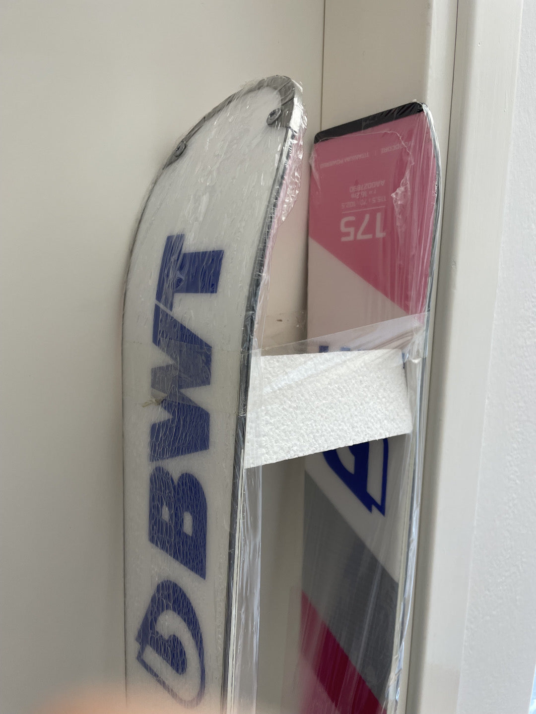 Sci BWT 175cm nuovo + bastoncini