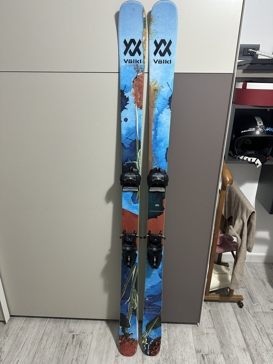 Sci freestyle/freeride Volkl Revolt 84 174cm usati