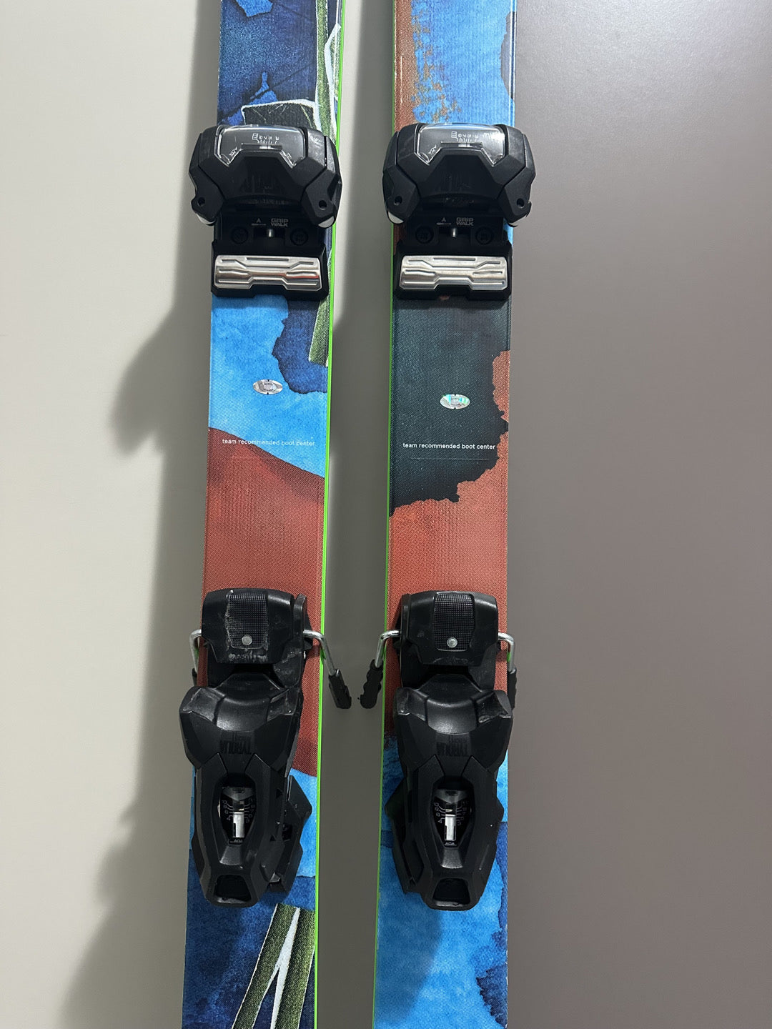 Sci freestyle/freeride Volkl Revolt 84 174cm usati