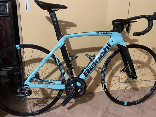 Bianchi XR4 tg 53 ultegra Di2 ruote mavi usata