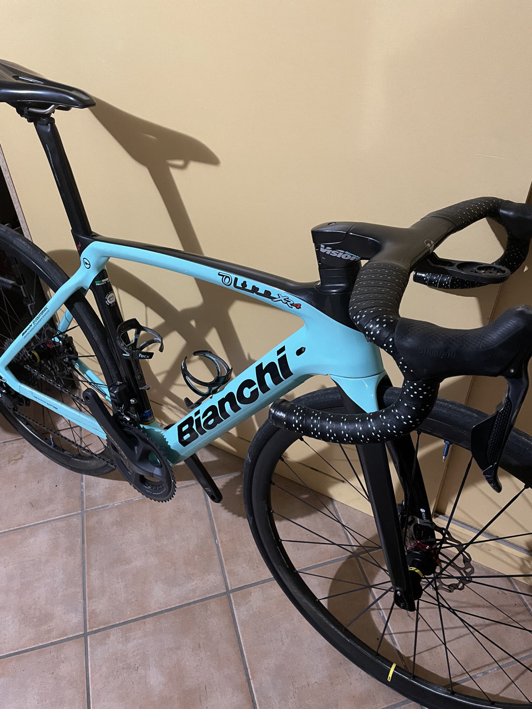 Bianchi XR4 tg 53 ultegra Di2 ruote mavi usata