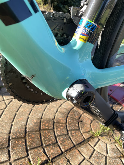 Bianchi XR4 tg 53 ultegra Di2 ruote mavi usata