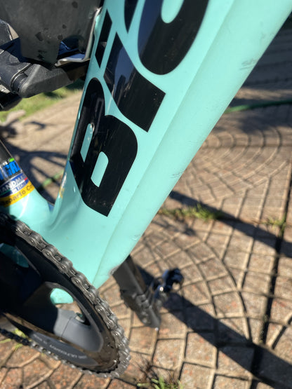 Bianchi XR4 tg 53 ultegra Di2 ruote mavi usata