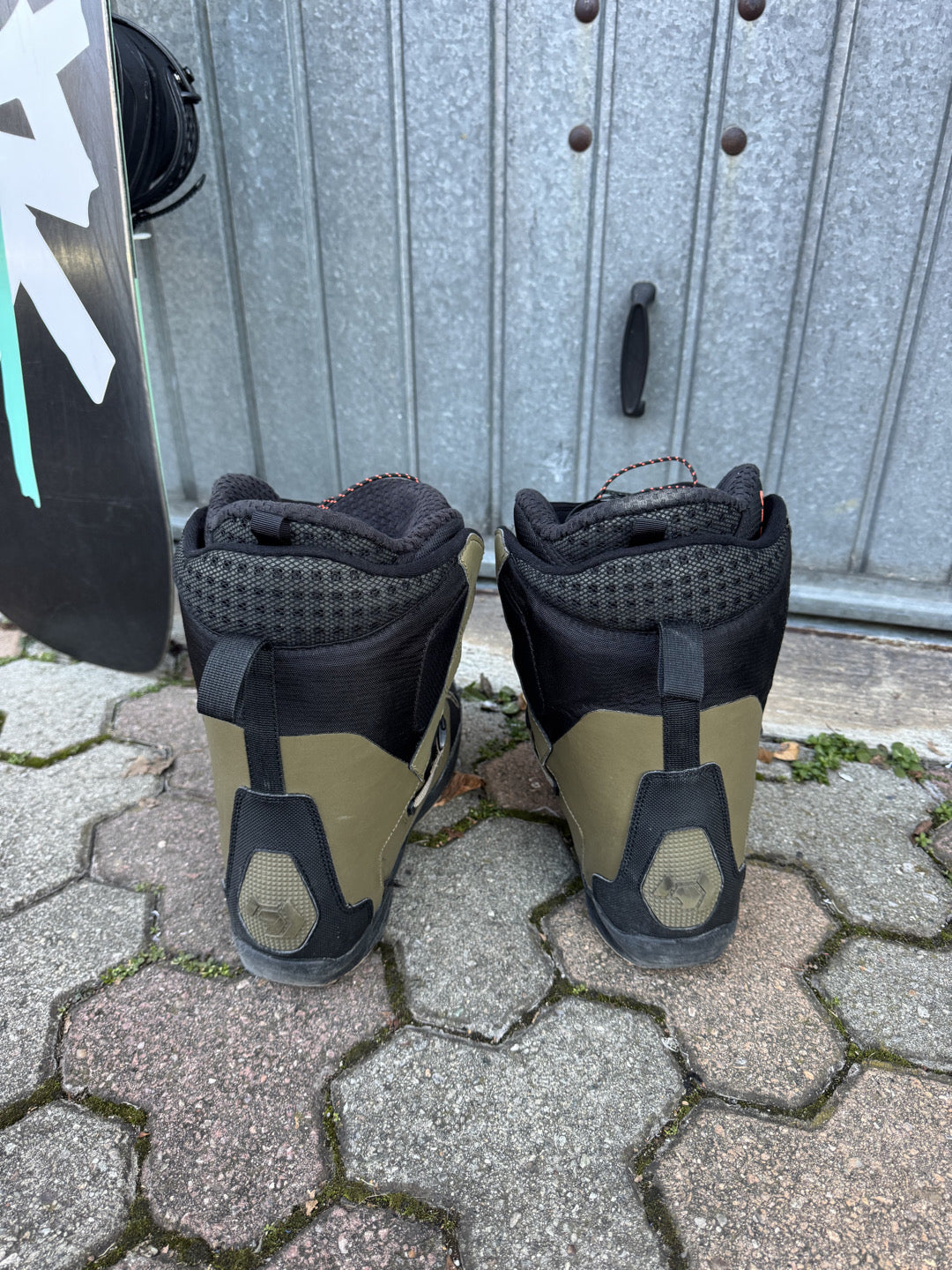 Snowboard Salomon 158 cm + Attacchi + Scarponi Edge tg. 45 usati