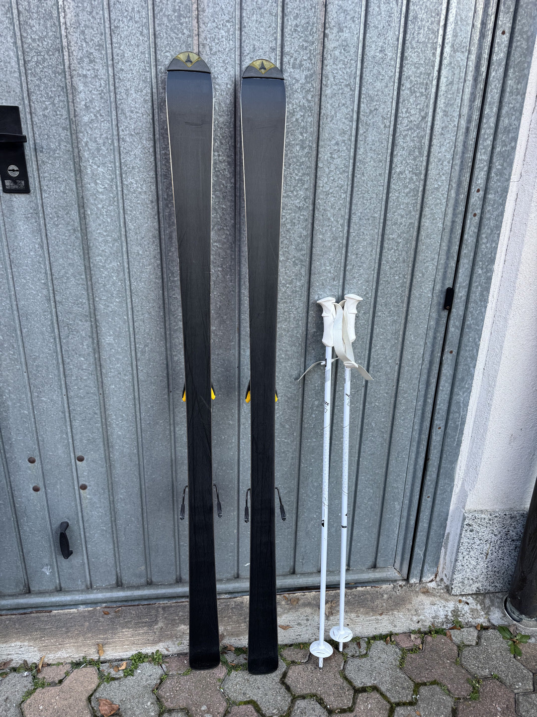 Sci Atomic carving 160cm + attacchi LOOK + bastoncini usati