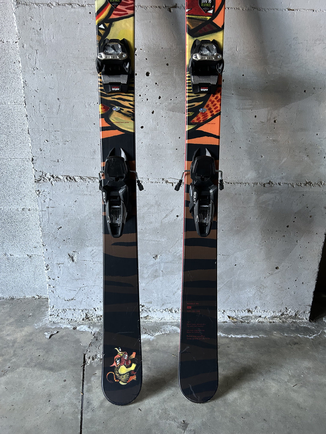 Sci freestyle Volkl Revolt 95  2022 157cm + marker Squire 11 usati