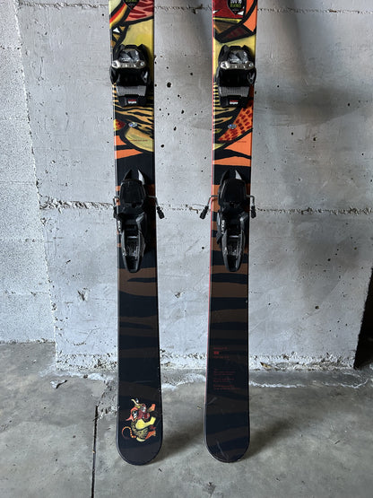 Sci freestyle Volkl Revolt 95  2022 157cm + marker Squire 11 usati