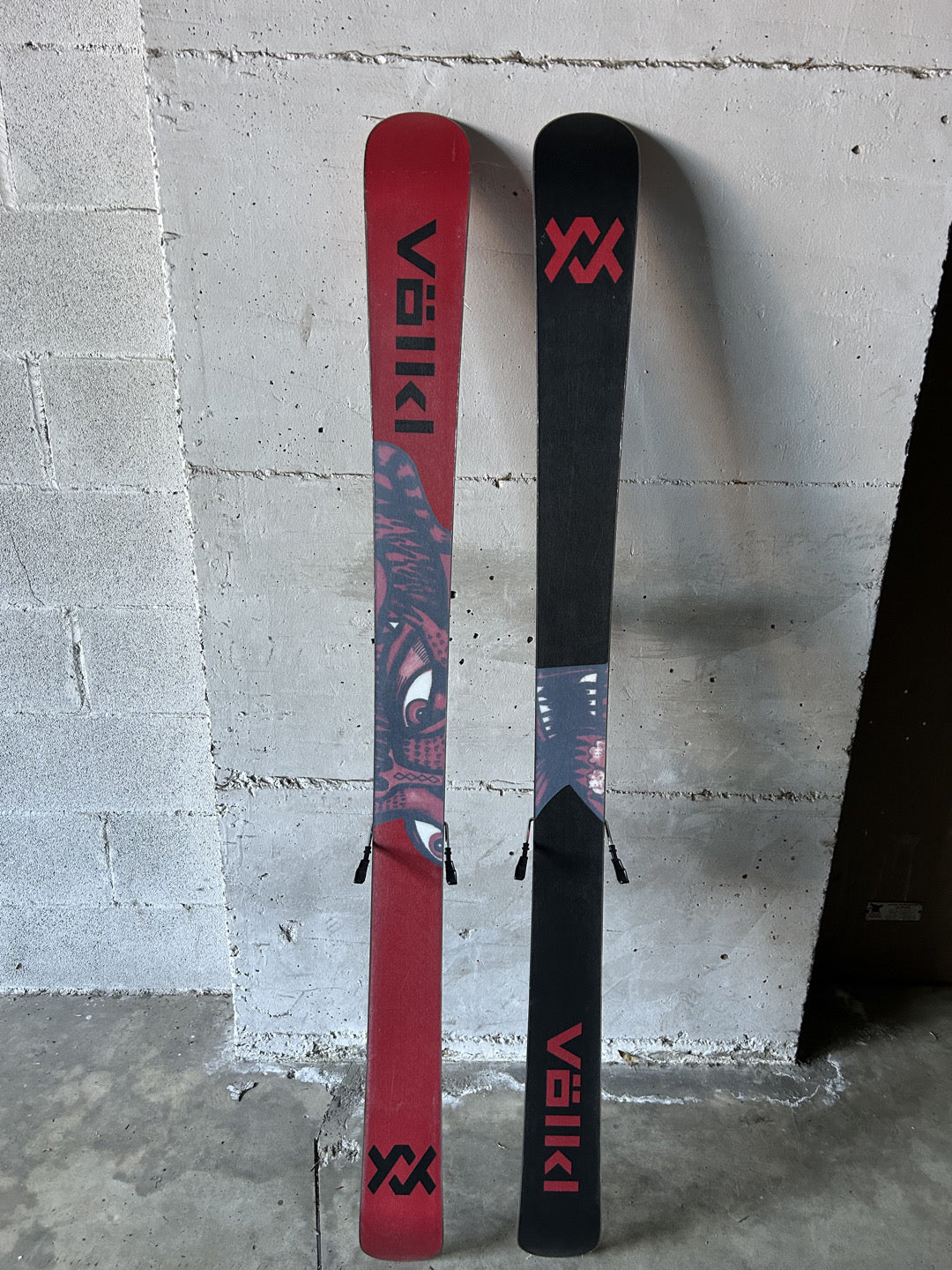 Sci freestyle Volkl Revolt 95  2022 157cm + marker Squire 11 usati