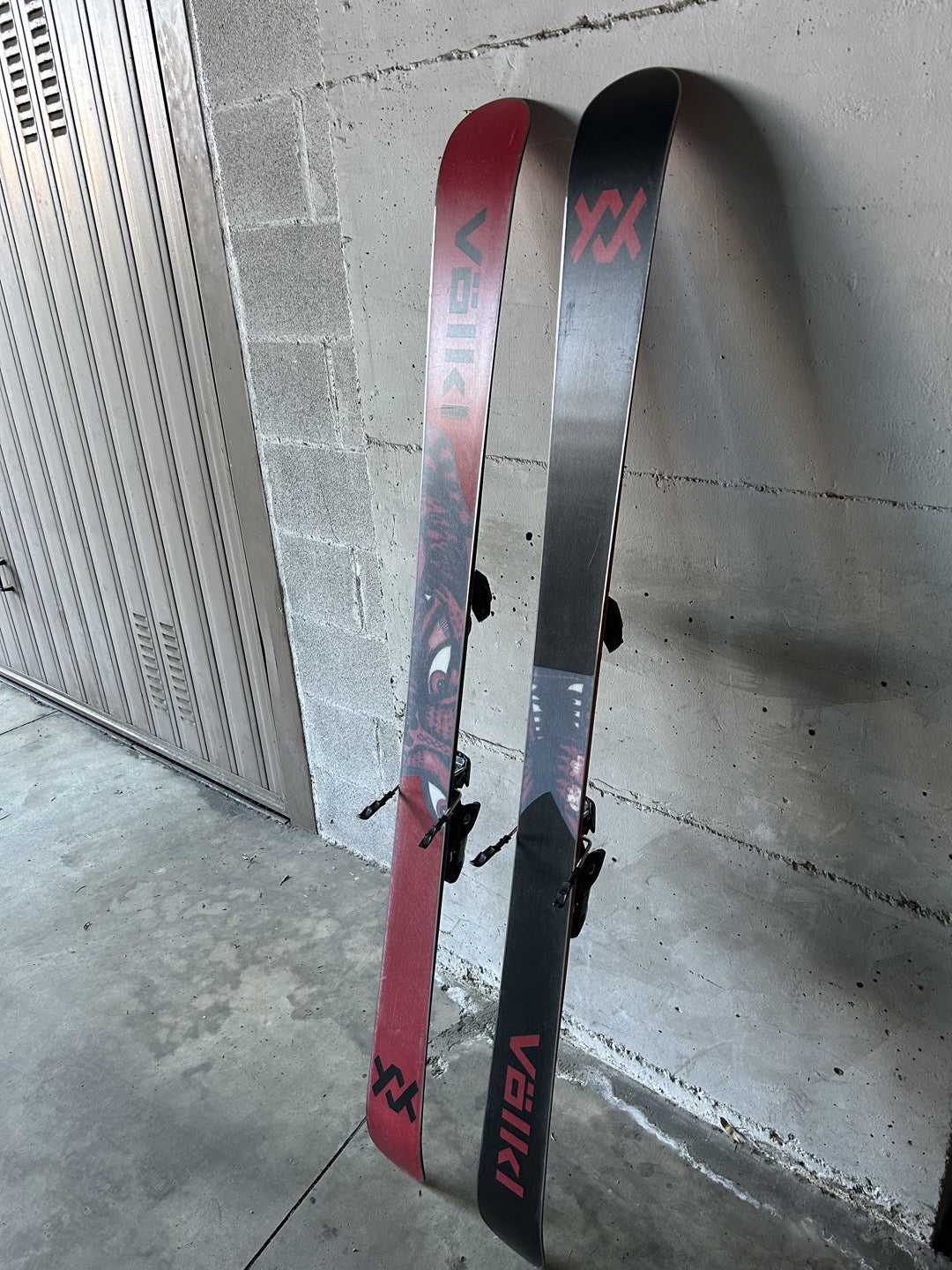 Sci freestyle Volkl Revolt 95  2022 157cm + marker Squire 11 usati