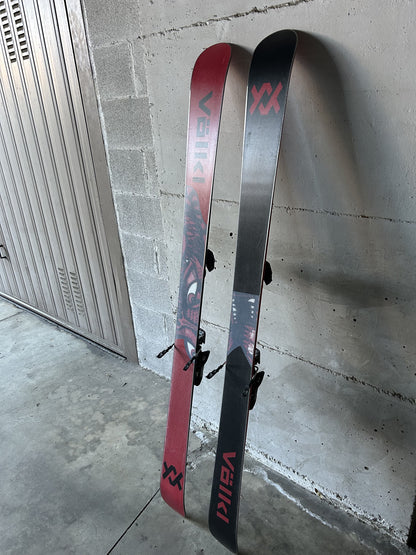 Sci freestyle Volkl Revolt 95  2022 157cm + marker Squire 11 usati
