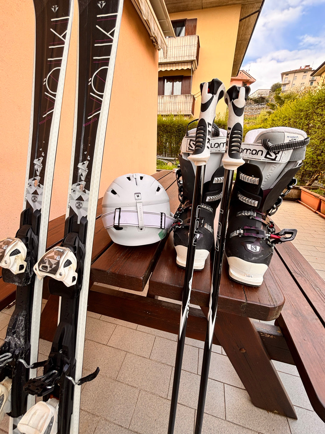 Set completo sci Volkl da donna 153cm r12 usati