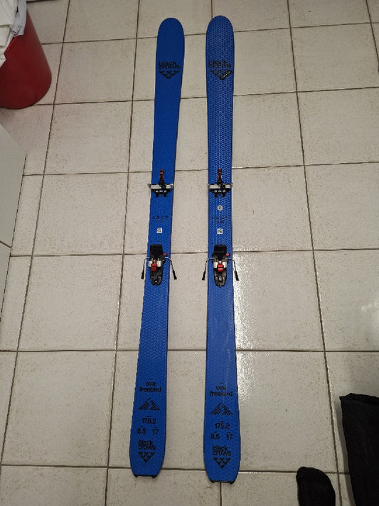 Set scialpinismo usato Black Crows Ova Freebird 175cm + attacchi Dynafit + Scarpa Maestrale 42.5 + pelli e rampante