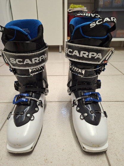Set scialpinismo usato Black Crows Ova Freebird 175cm + attacchi Dynafit + Scarpa Maestrale 42.5 + pelli e rampante